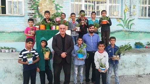 12-در مدارس مسجدسلیمان به یاد شهیدان نهال کاشته می شود